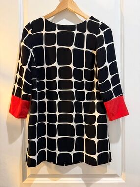 Carlisle Silk Shift Dress Black White Geometric Print Red Cuffs Size 2